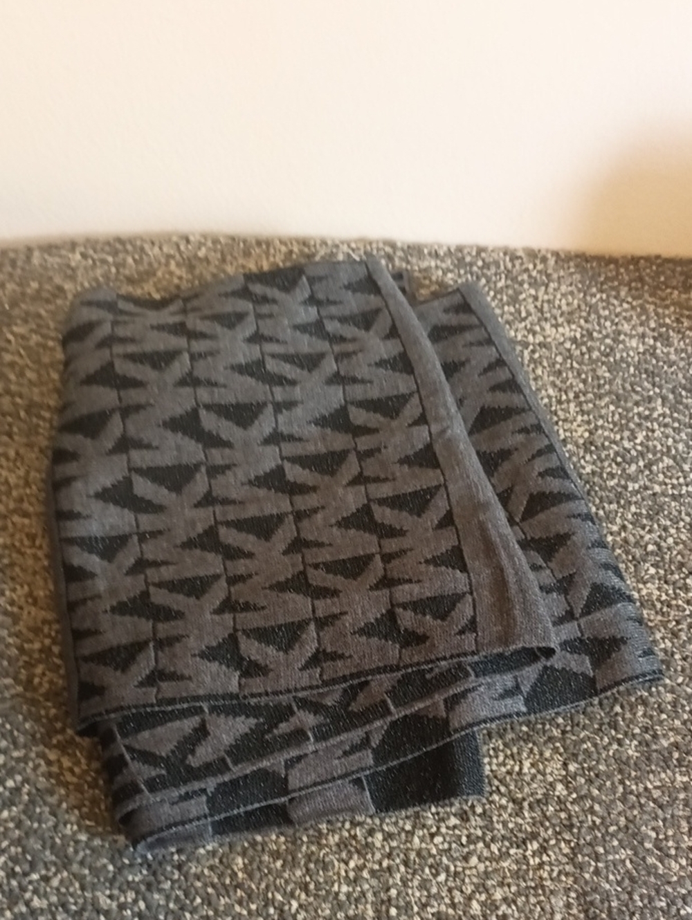 Michael Kors Geometric Pattern Knit Scarf in Charcoal and Black Glitter